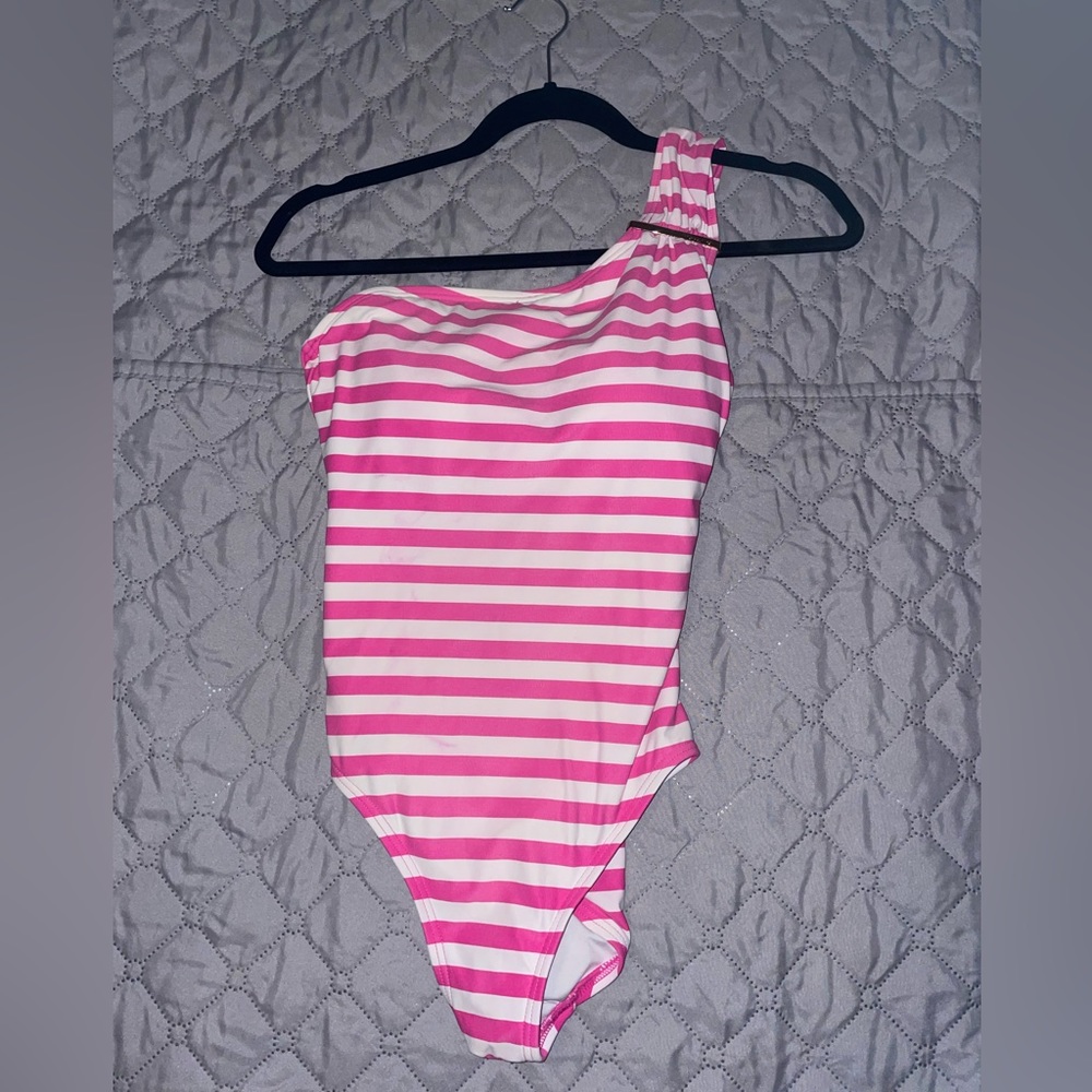 One piece bathing suit